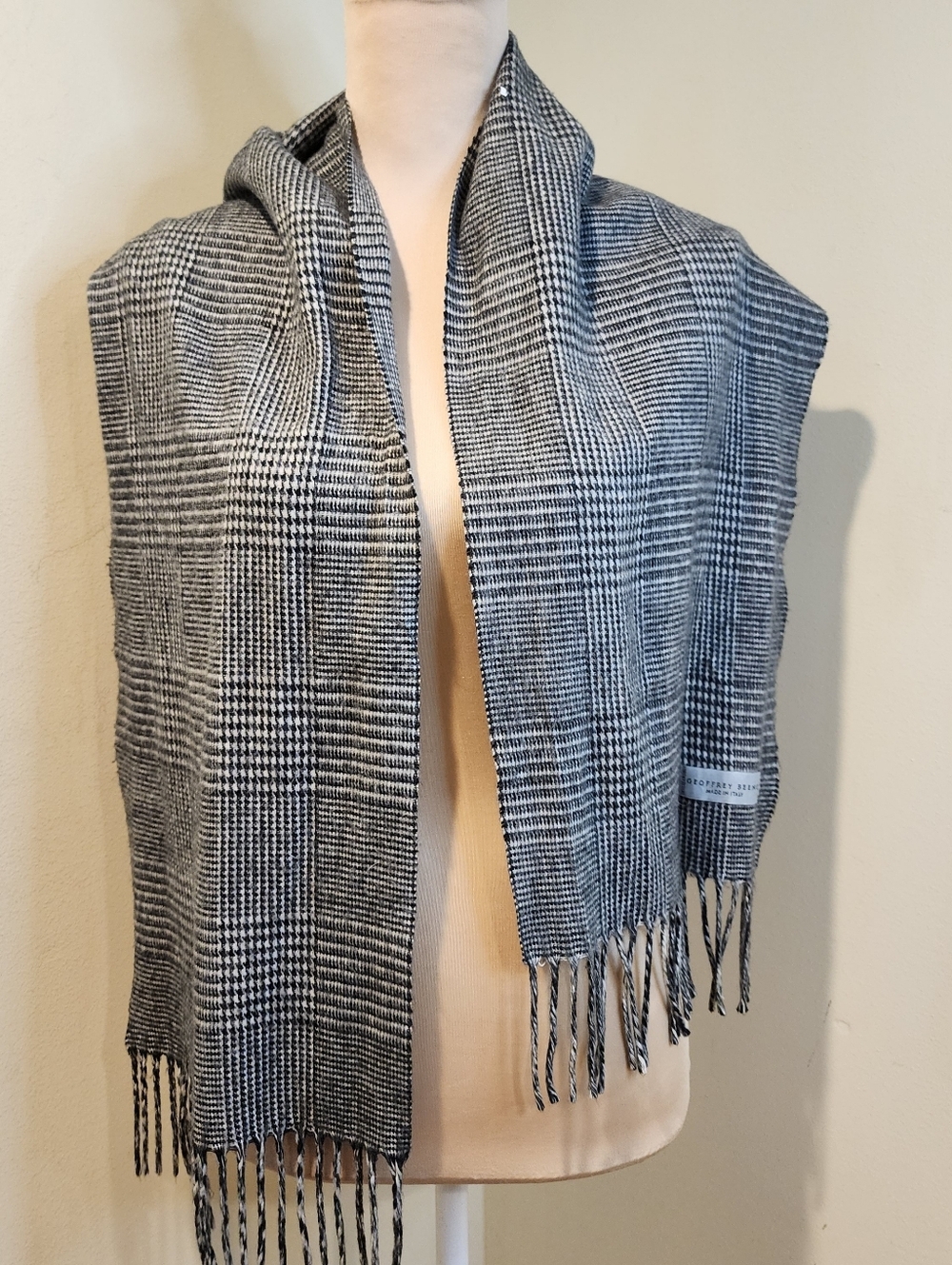 GEOFFREY BEENE Made In Italy Black & White Glen Plaid Fringe Scarf